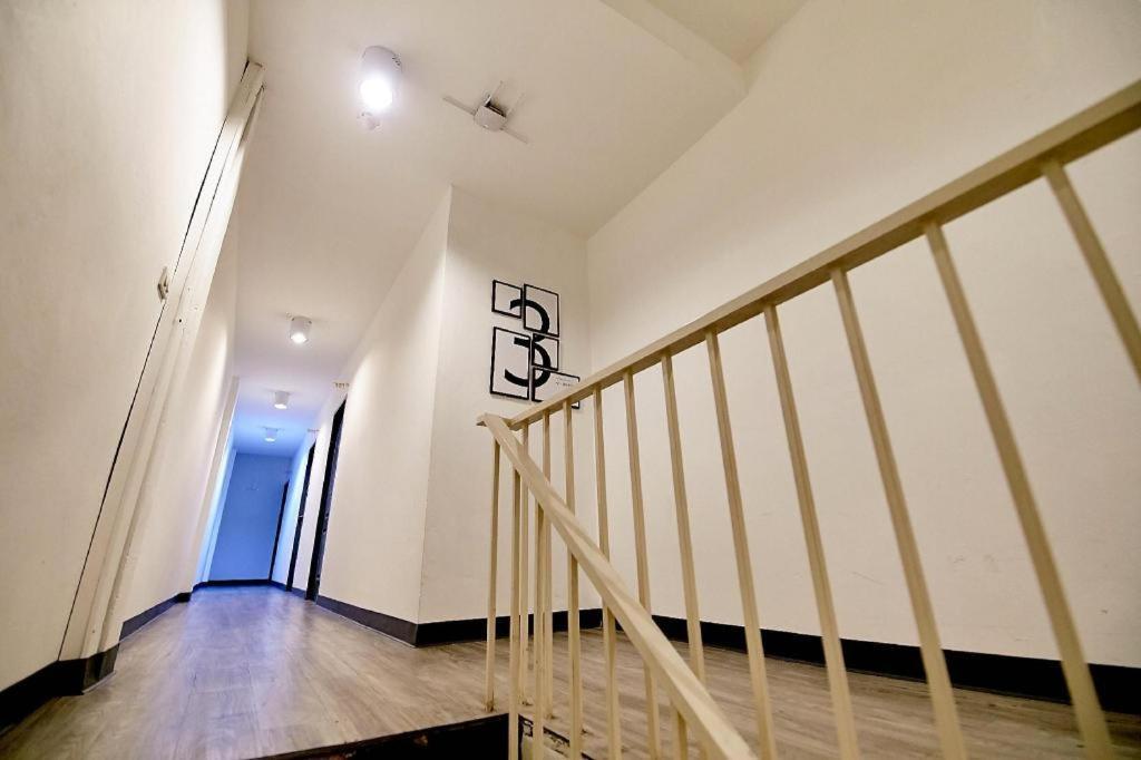 The Rabbit'S Hole Hostel Bangkok Exterior photo