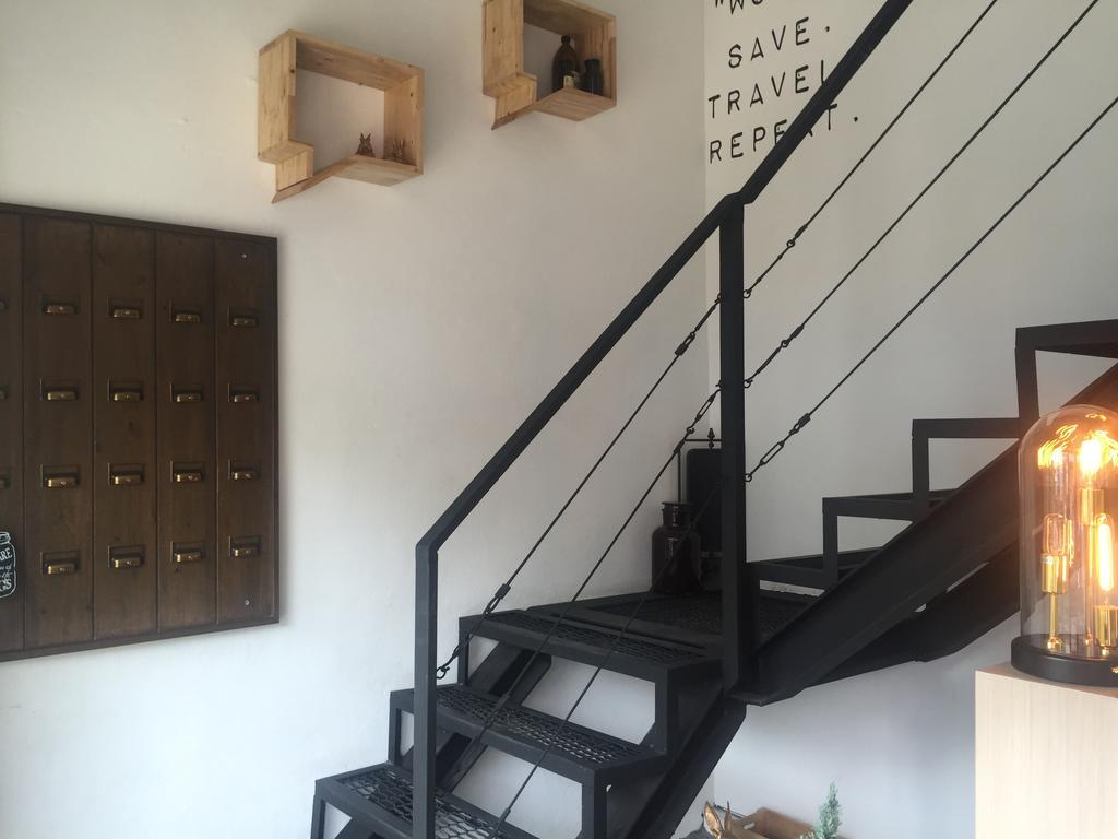 The Rabbit'S Hole Hostel Bangkok Exterior photo