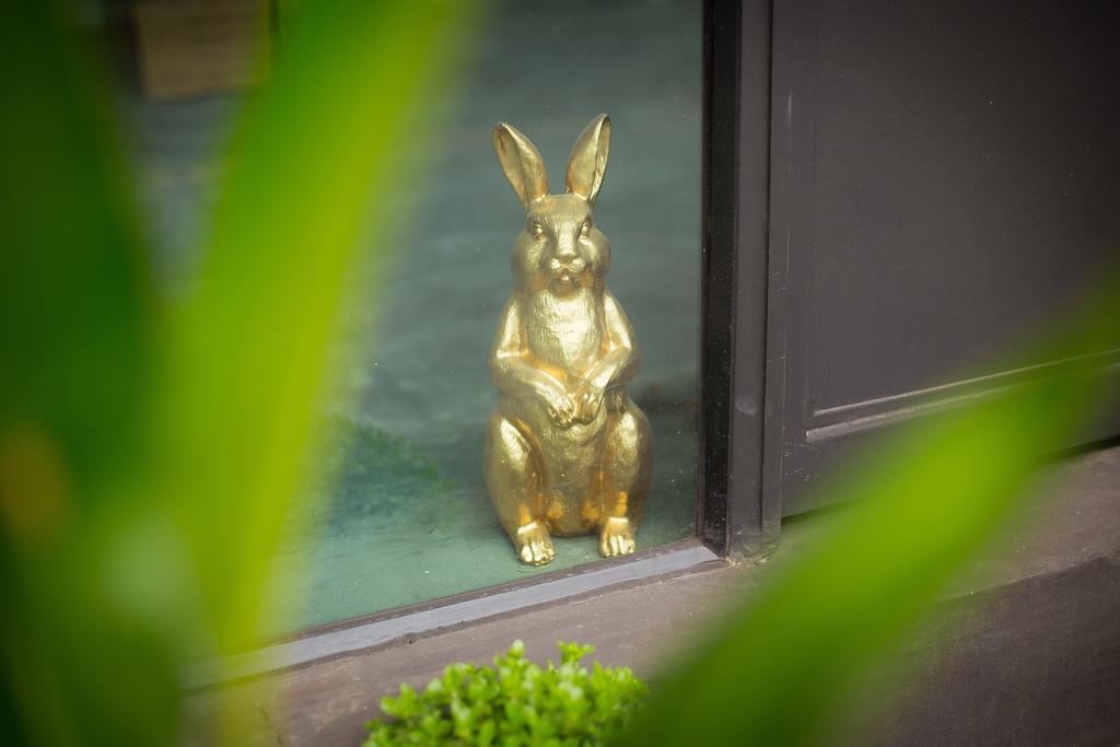 The Rabbit'S Hole Hostel Bangkok Exterior photo