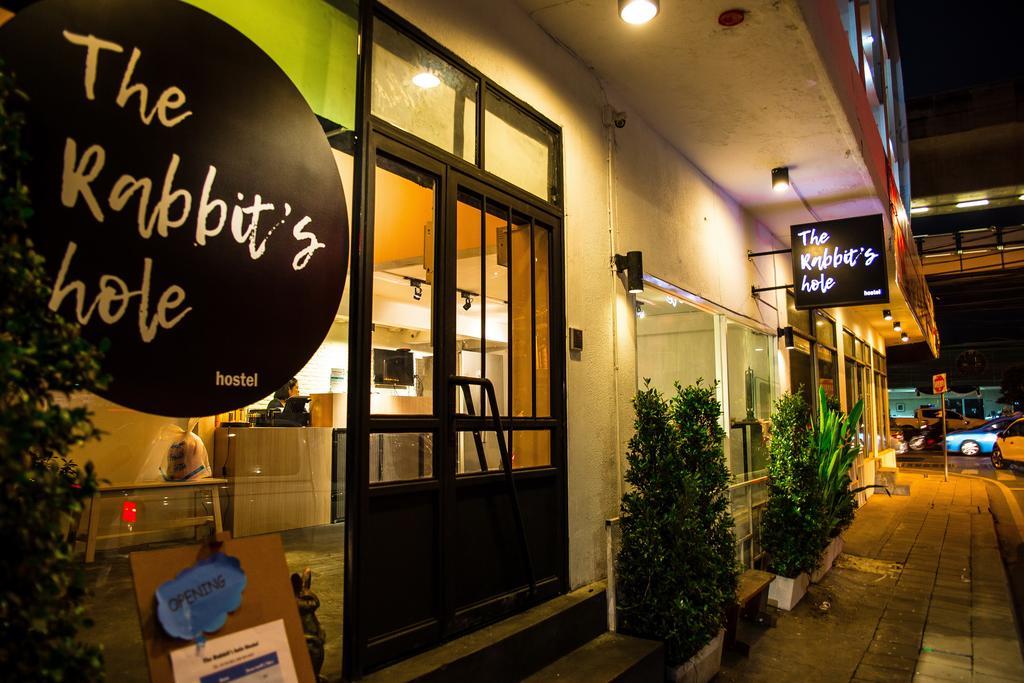 The Rabbit'S Hole Hostel Bangkok Exterior photo